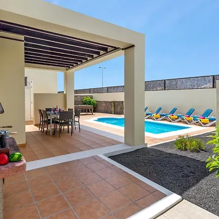 Willa Veraniego By *