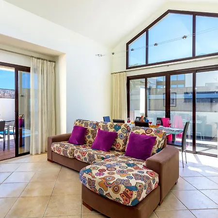 Willa Veraniego By *